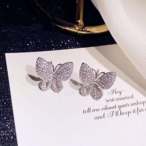 *NEW 18K White Gold Diamond Butterfly Earrings